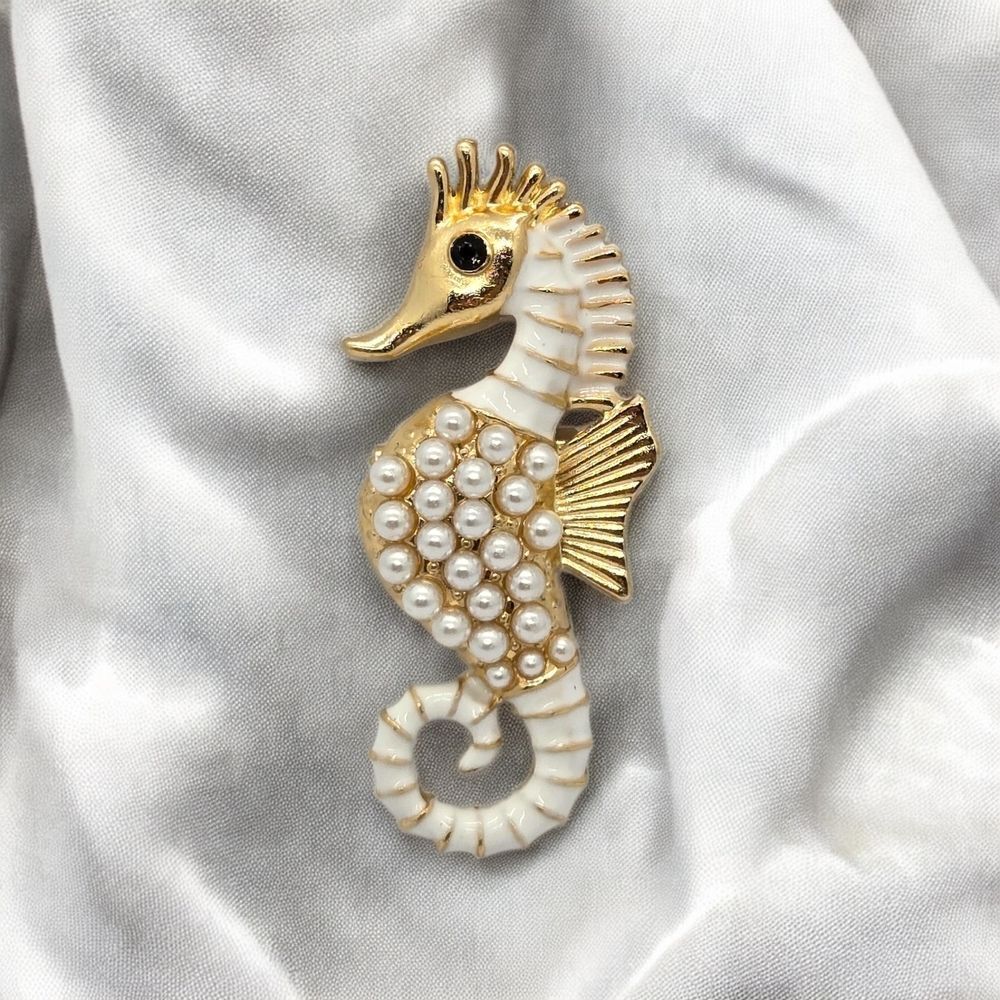 Shiny Gold Pearl Seahorse Brooch Pin White Enamel Nautical Beach Ocean Jewelry - Picture 5 of 5